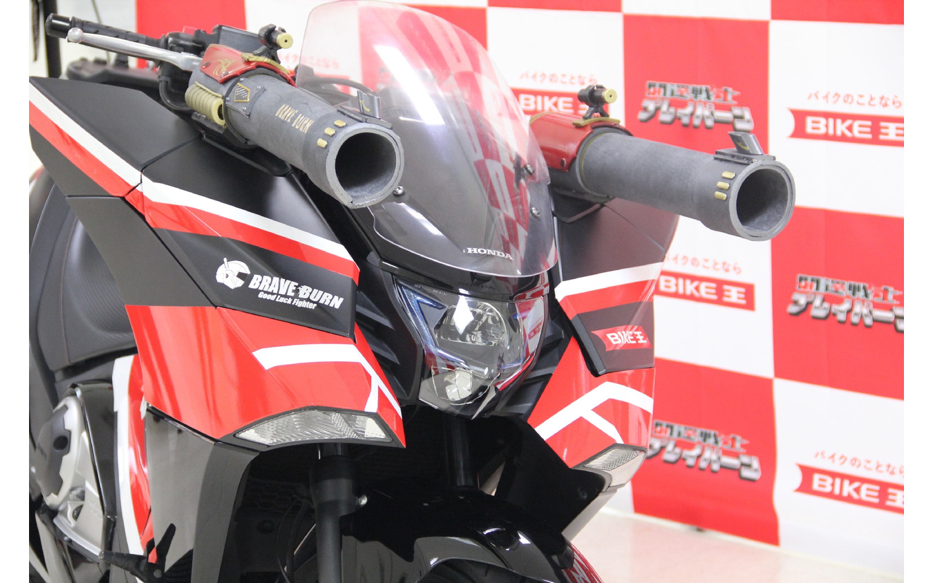 ホンダ『NM4』が栃木県小山市のご当地ヒーロー「開運戦士ブレイバーン」の戦術車両に