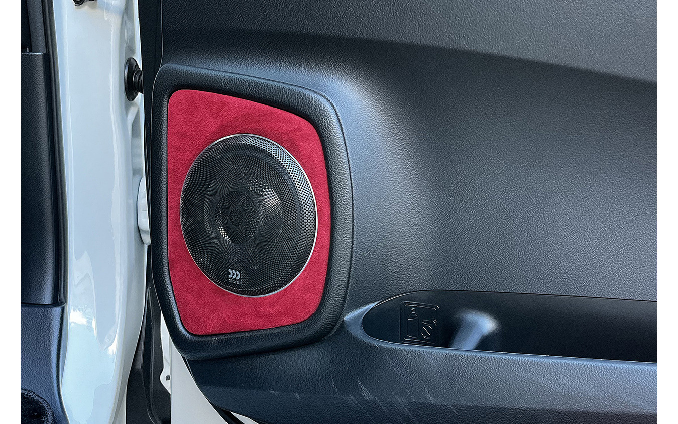 『マリノサウンド』（福井県敦賀市）にて製作されたオーディオカーの一例。