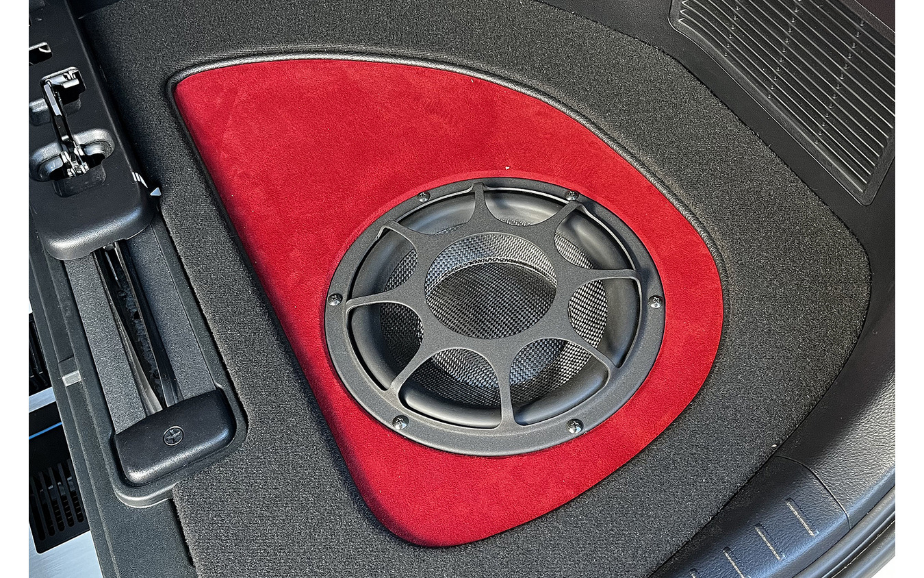 『マリノサウンド』（福井県敦賀市）にて製作されたオーディオカーの一例。