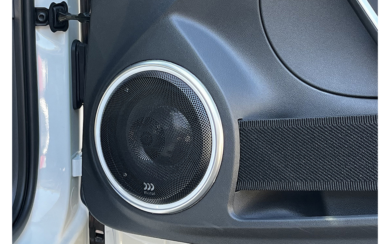 「サブウーファー」が搭載されたオーディオカーの一例（製作ショップ：ジパング＜鳥取県＞）。