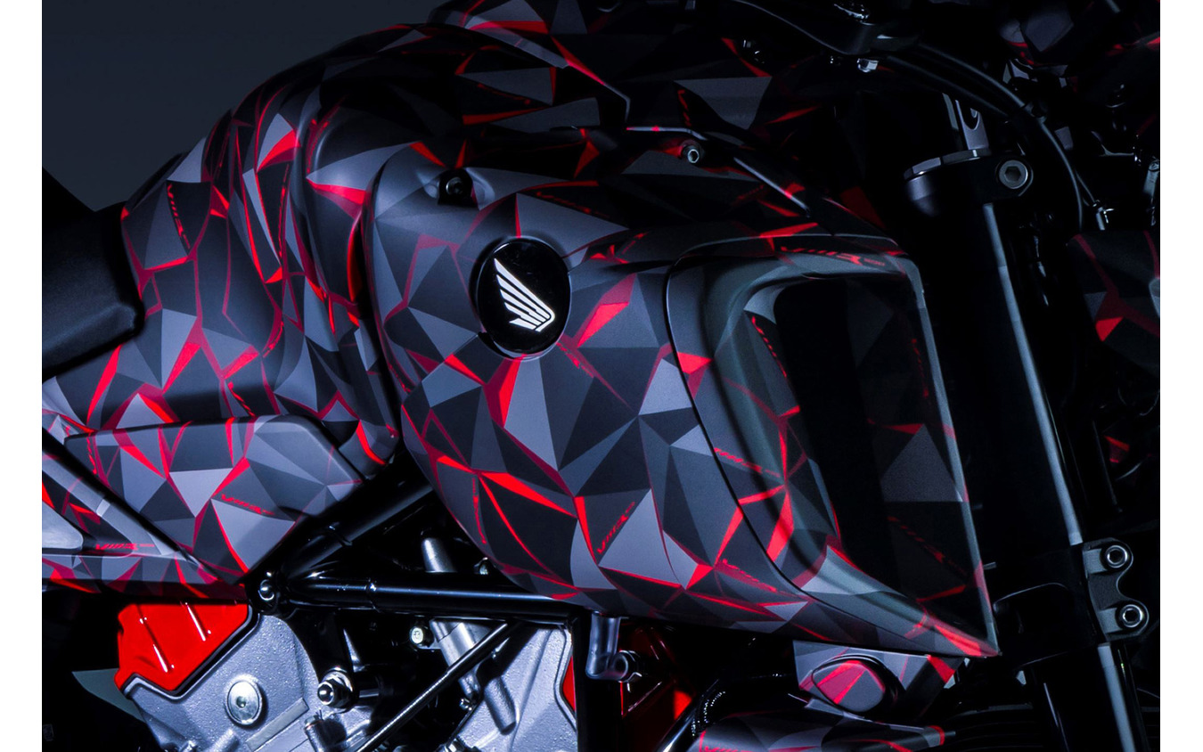 ホンダ V3R900 E-コンプレッサー プロトタイプの新エンブレム