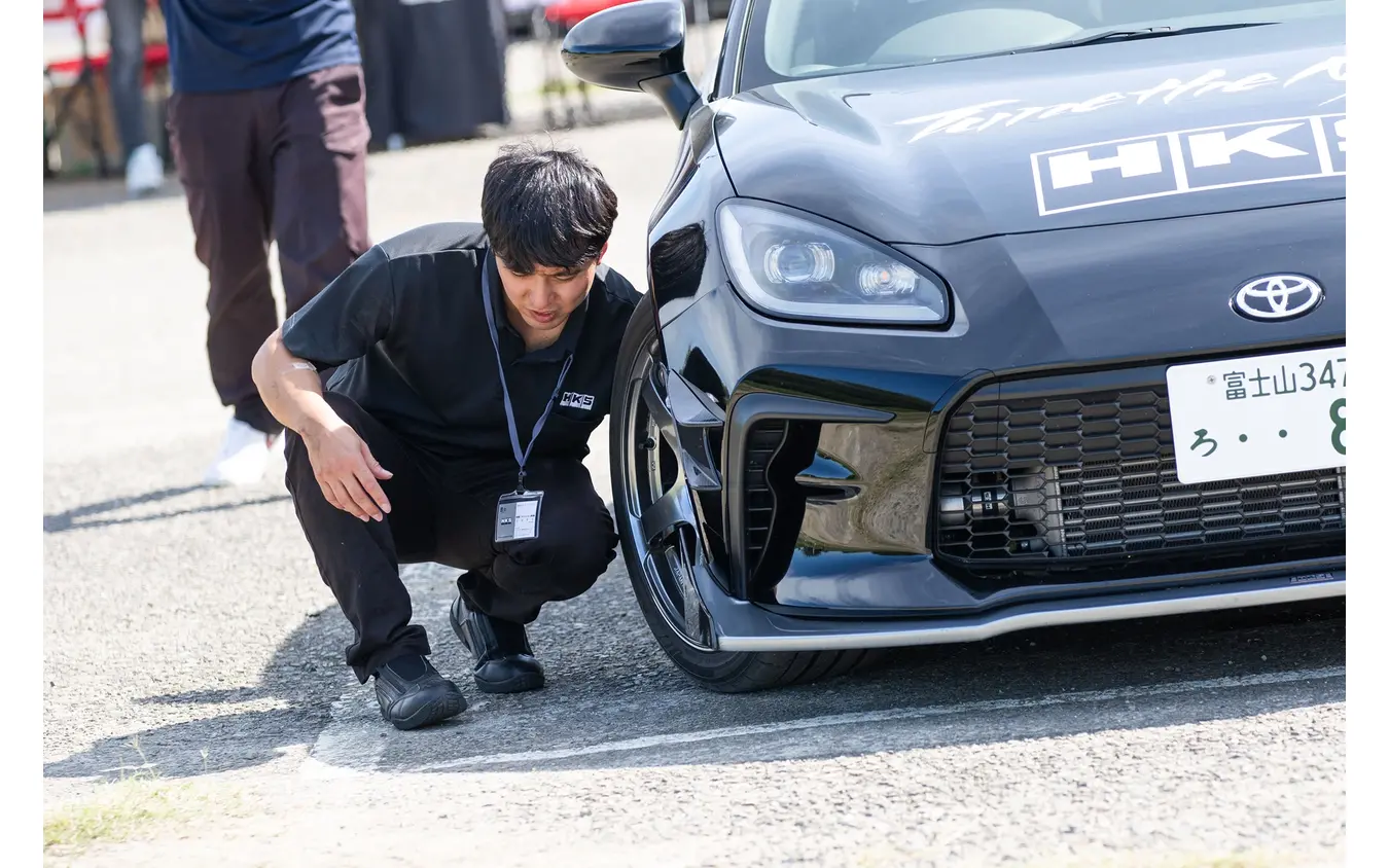 基準となる標準減衰力から締め、緩めと差を体感できる貴重な機会