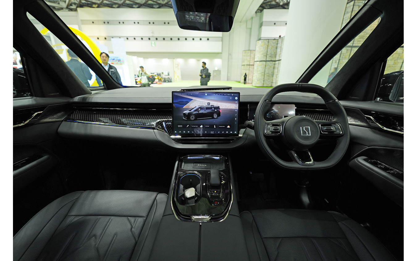 ZEEKR 009（ジャパンモビリティショー2025）