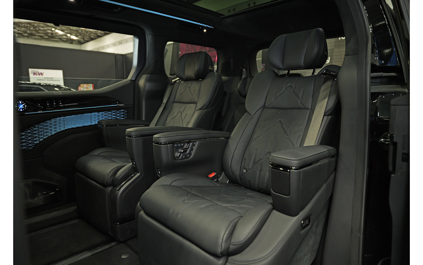 ZEEKR 009（ジャパンモビリティショー2025）