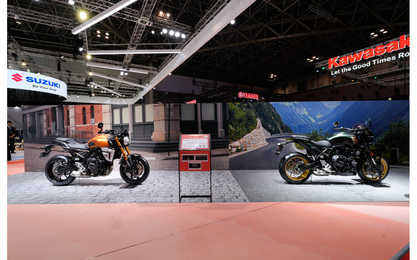 スズキ GSX-8T（左）とGSX-8TT（右）（ジャパンモビリティショー2025）