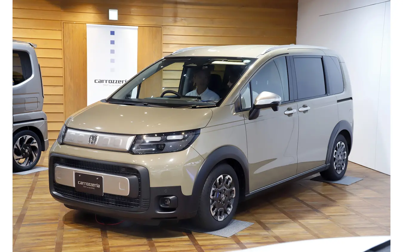 carrozzeria × HONDA フリード