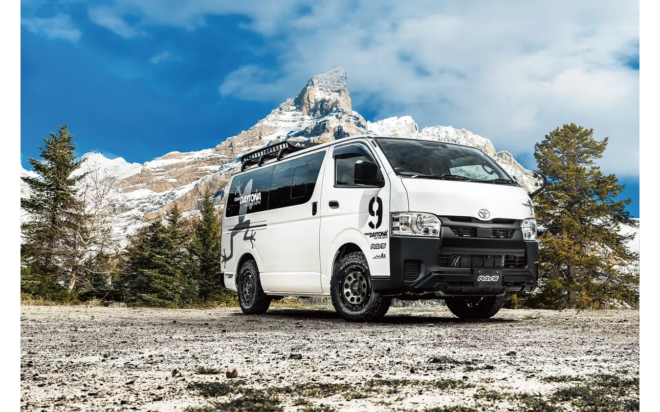 RAYS チームデイトナ D9 × トヨタ ハイエース