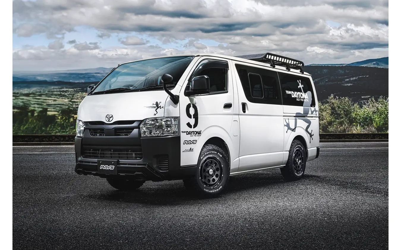 RAYS チームデイトナ D9 SPEC-M × トヨタ ハイエース