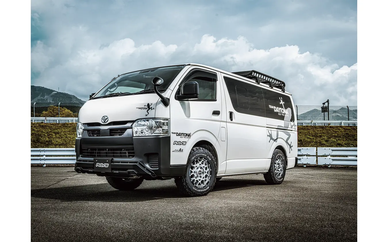 RAYS チームデイトナ M8×B Edition × トヨタ ハイエース