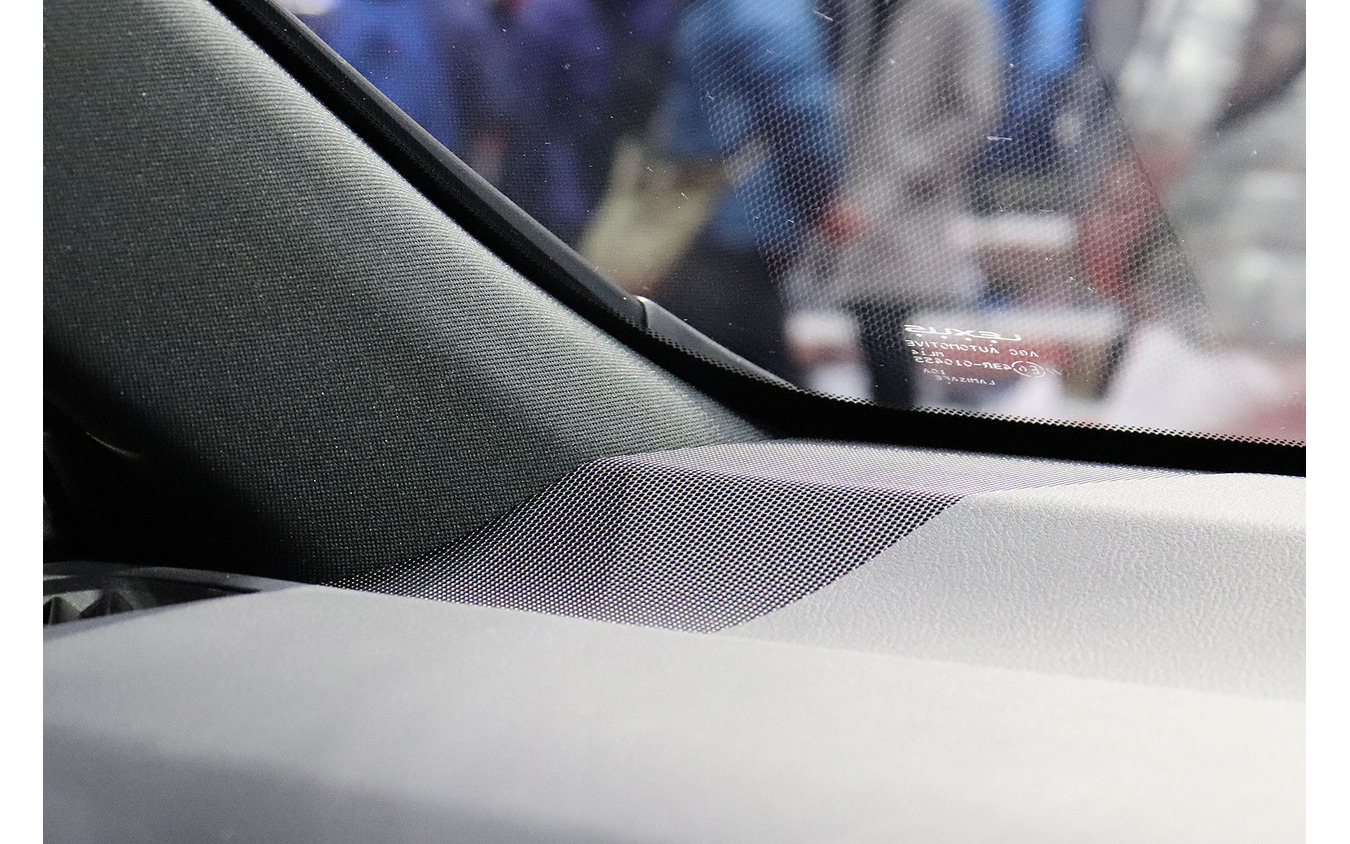 純正ツイーターの装着位置の一例。