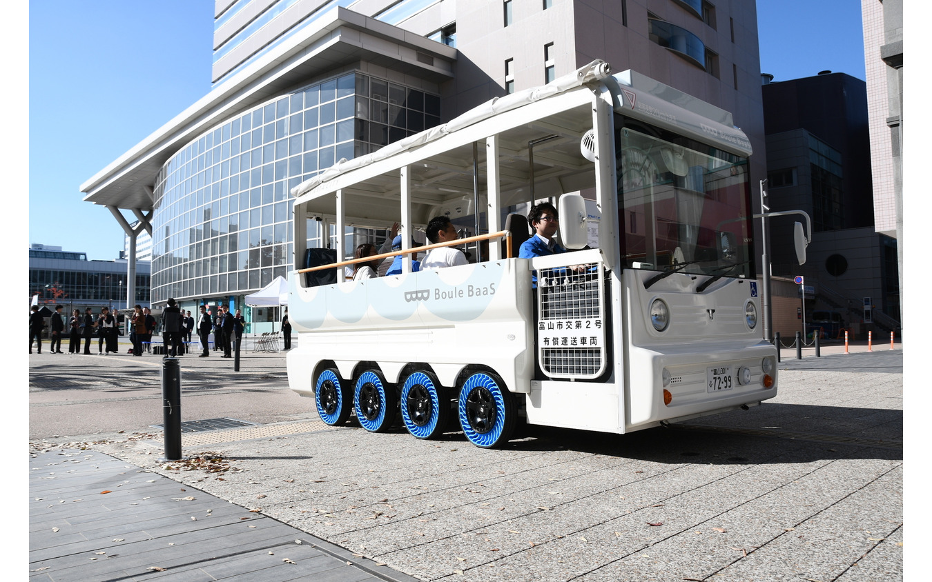 出発式後に走り出した「AirFree」を履いた「Boule BaaS（ブールバース）」