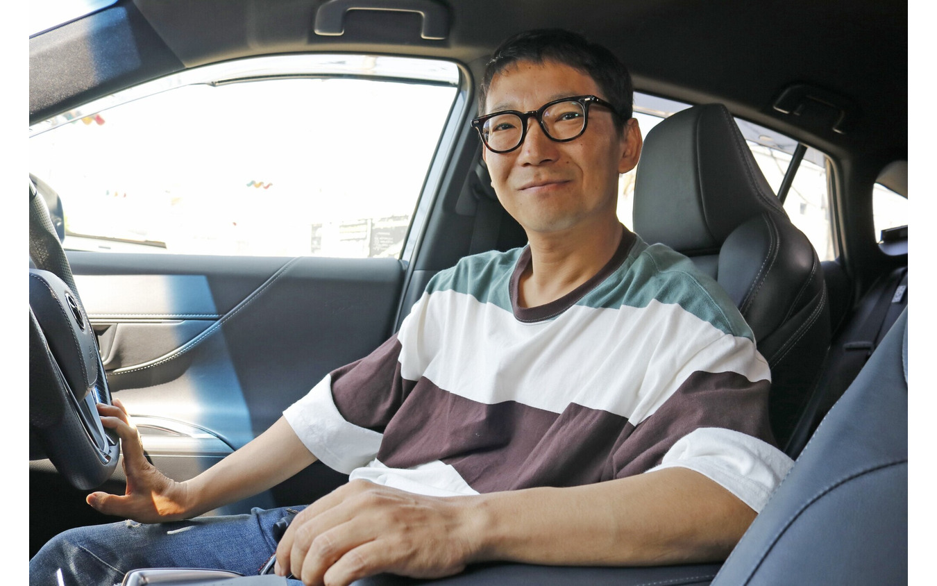 シンプルだけど印象に残るインストールにしたかったというオーナーの寺嶋さん。ショップとの二人三脚でデザインを作り上げた。