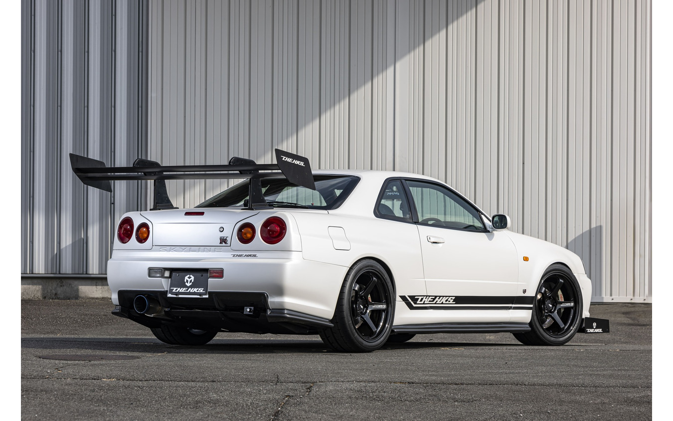 900馬力、9000万円の「THE HKS SスカイラインGT-R BNR34 Dimension Z」