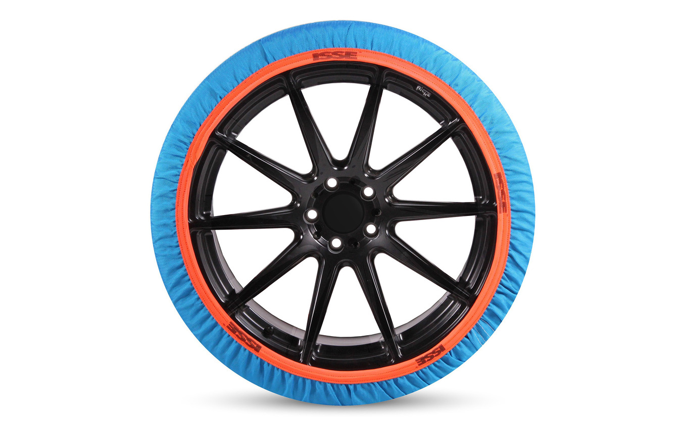 約30本分のペットボトルから生まれた布製タイヤチェーン「イッセ・スノーソックス リサイクル」