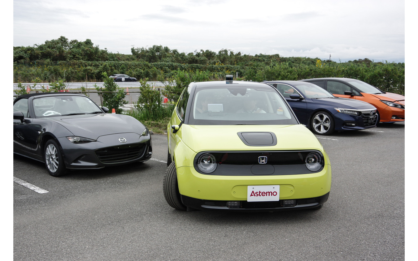 ドライバーのアクセル＆ブレーキ操作に応じて適切にアドバイスしてくれる