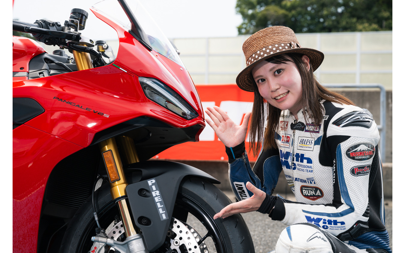 ことりちゃんとドゥカティ パニガーレV2S