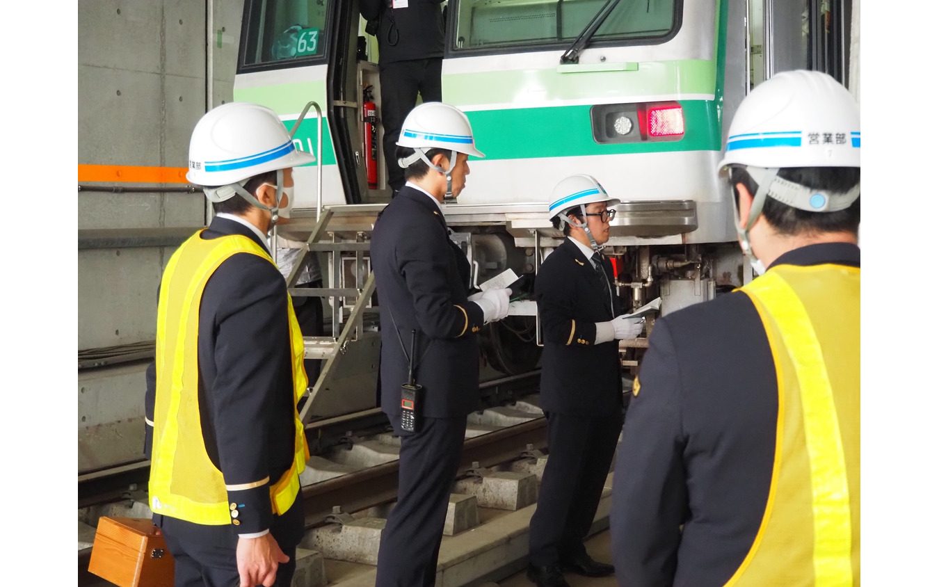 東京メトロ「異常時総合想定訓練」：駅からの救援の到着