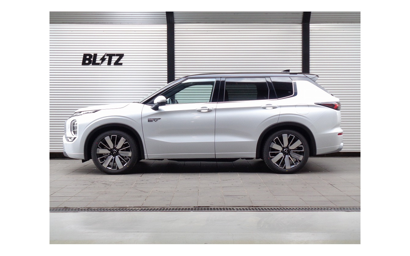 ブリッツ DAMPER ZZ-R　アウトランダーPHEV装着例（基準車高：フロント 31mmダウン / リア 53mmダウン）