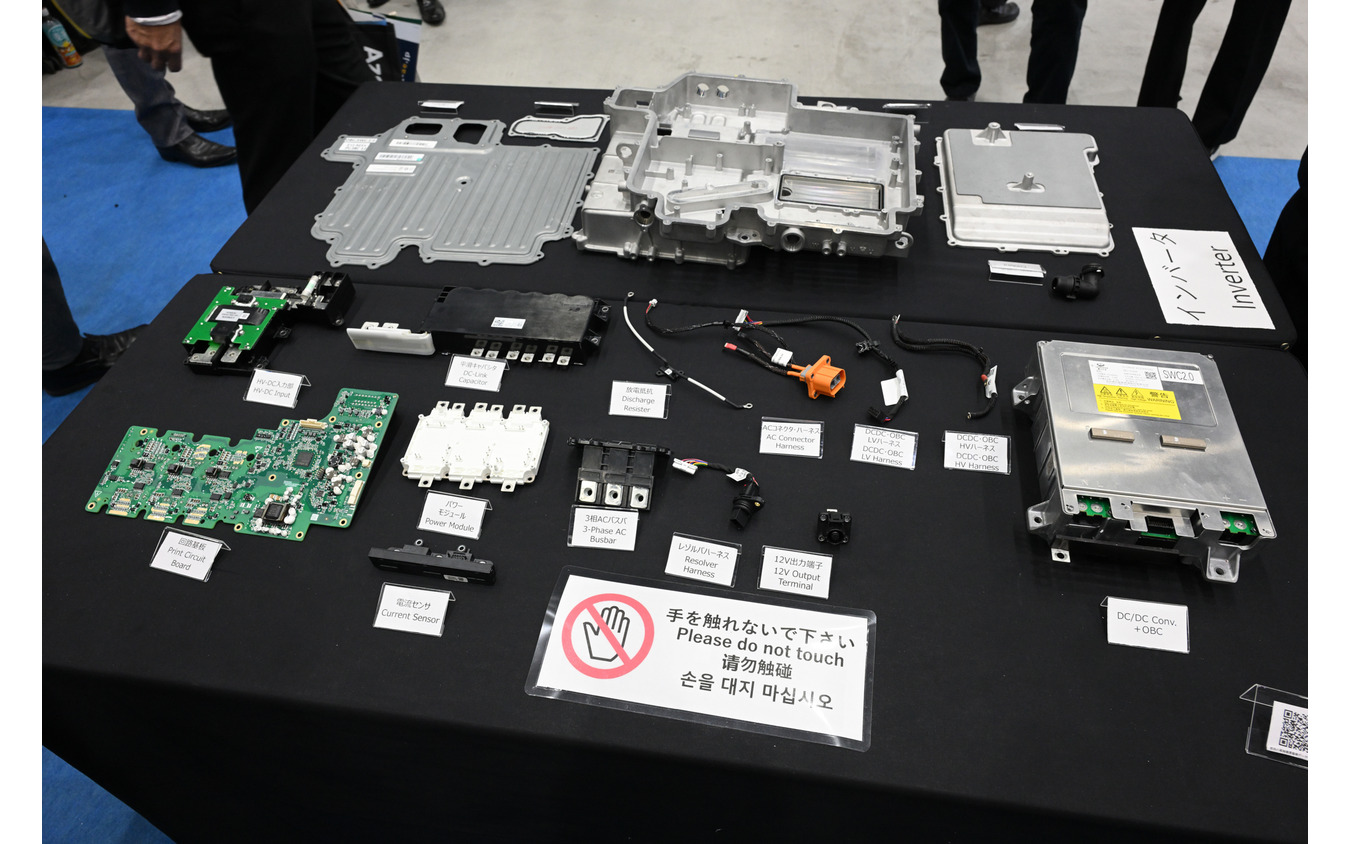 「AVATR12」のインバーターの分解展示