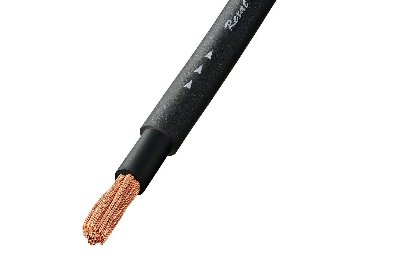 カー用の「パワーケーブル」の一例（オーディオテクニカ）。