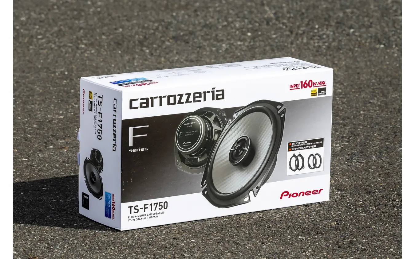 今回装着したのはフルモデルチェンジを果たしたcarrozzeria TS-F1750をチョイス