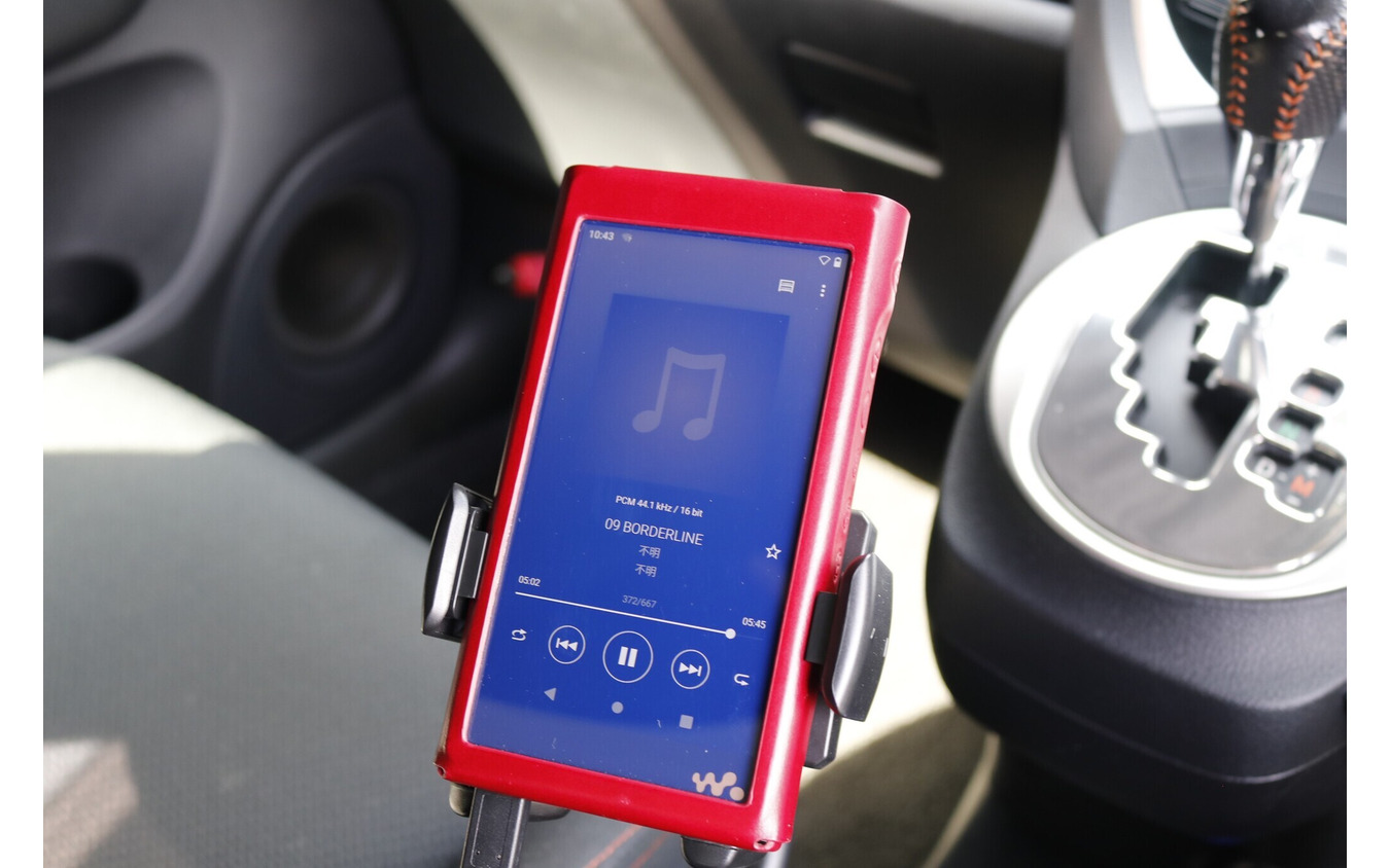 音楽プレイヤーにはウォークマンのNW-WM1AM2を用いる。並行して普段使いではiPhoneも利用することも多い。