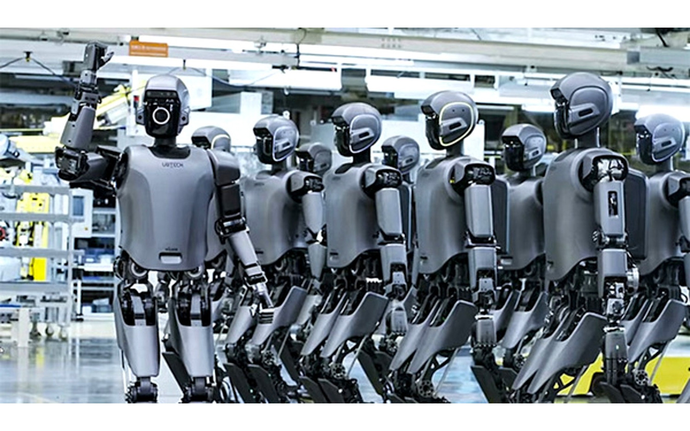 複数台のヒューマノイドがEVメーカー「Zeekr」のスマート工場で働く