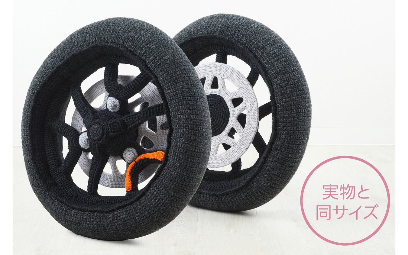 実物大の“あみぐるみ”で再現されたヤマハ『トリシティ300』のフロントタイヤ