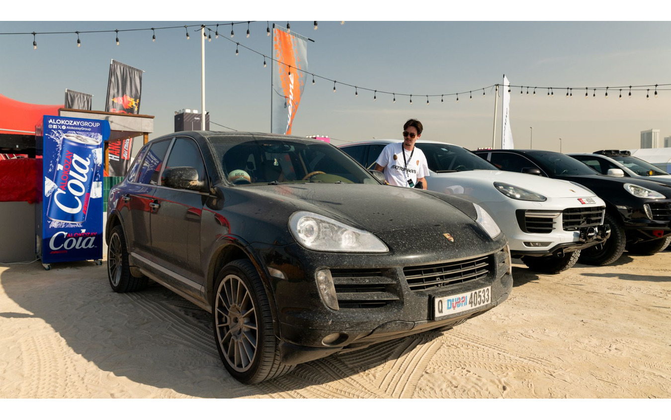 2009年型の初代ポルシェ『カイエン』とマテオ・ムサウイ氏