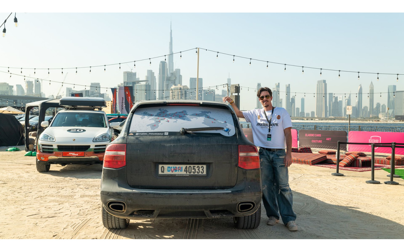 2009年型の初代ポルシェ『カイエン』とマテオ・ムサウイ氏