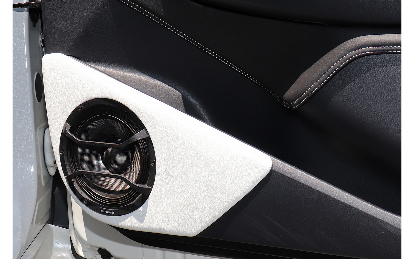 「単体サブウーファー」が搭載されたオーディオカーの一例（製作ショップ：シティロード福山（広島県福山市）。