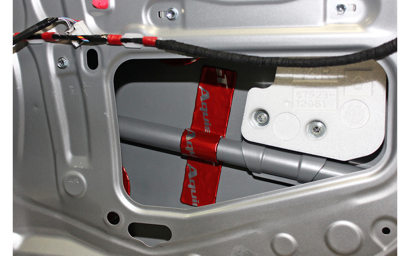 アウターパネルへの「制振作業」の施工例。