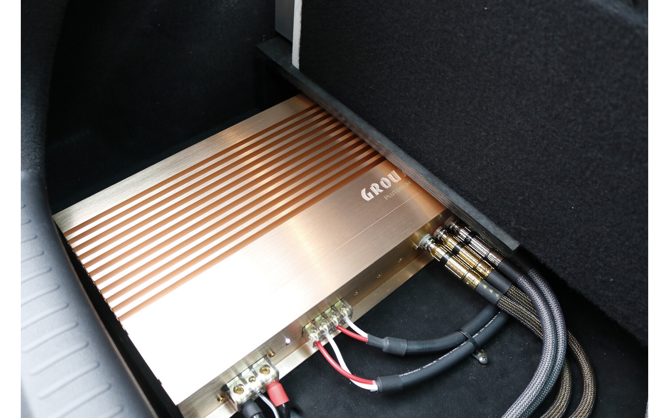 パワーアンプにはグラウンドゼロのハイエンドモデルであるGZPAリファレンス4PUREをチョイスする。