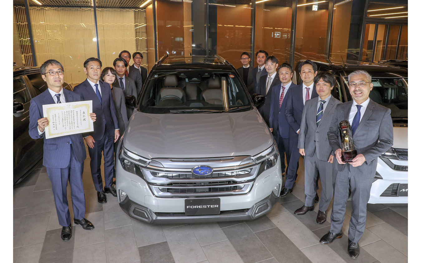 「2025-2026 日本カー・オブ・ザ・イヤー」を受賞したスバル フォレスター