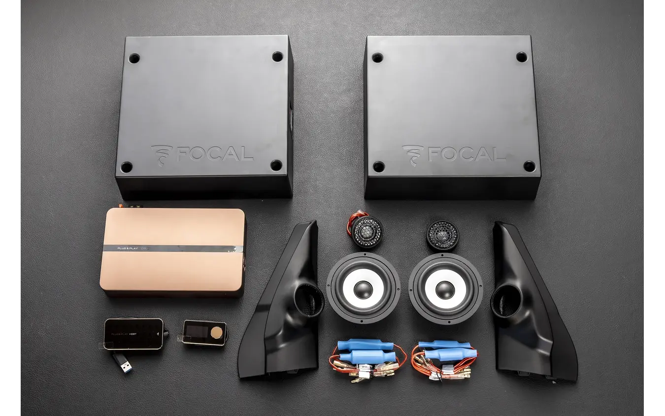 デモカーのシエラに搭載されていたBEWITH（ビーウィズ）のジムニー専用キットである「Pt.SJ74e/4」とDSPアンプ、サブウーファーのISUB TWIN