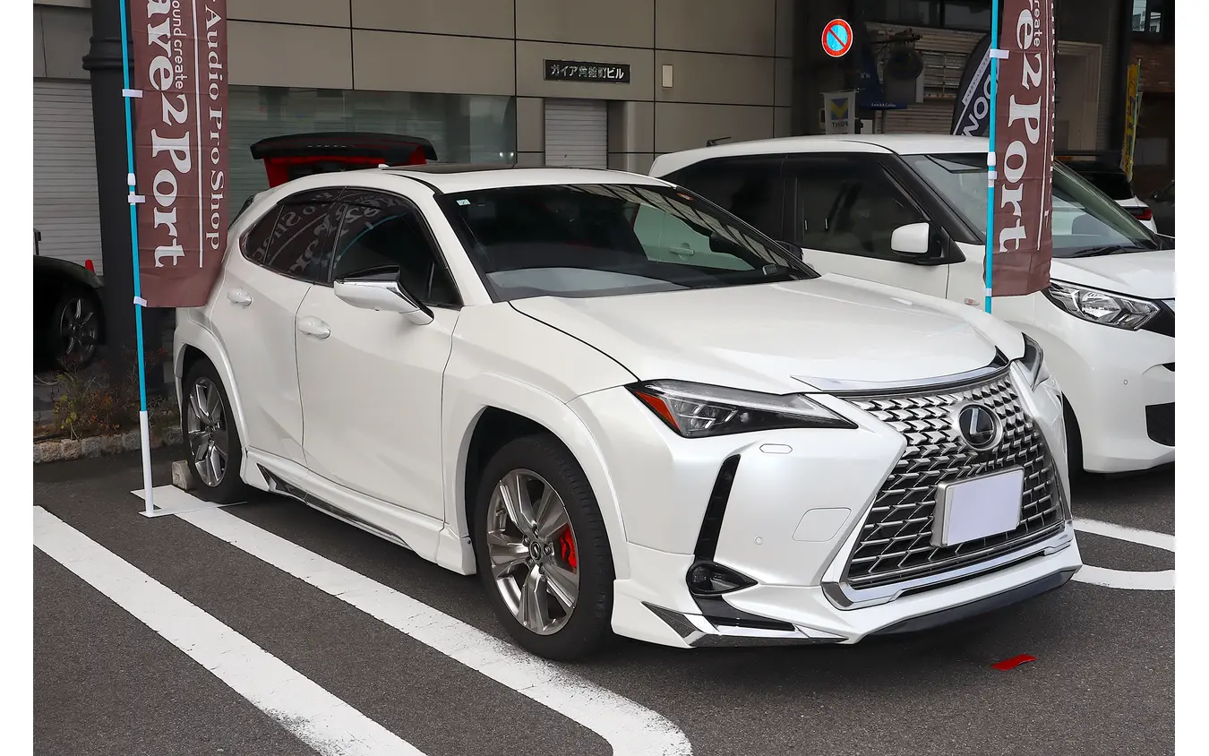 トヨタ・レクサス UX250h（ショップデモカー） by ウェイブ トゥ ポート