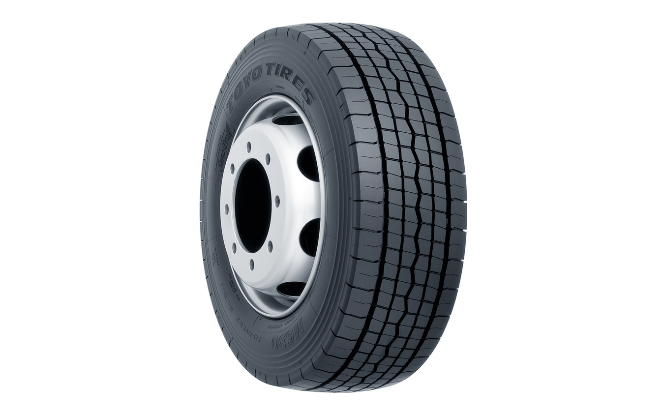 トーヨータイヤが偏摩耗を61％低減した4軸低床トラック専用タイヤ「M630」発売へ