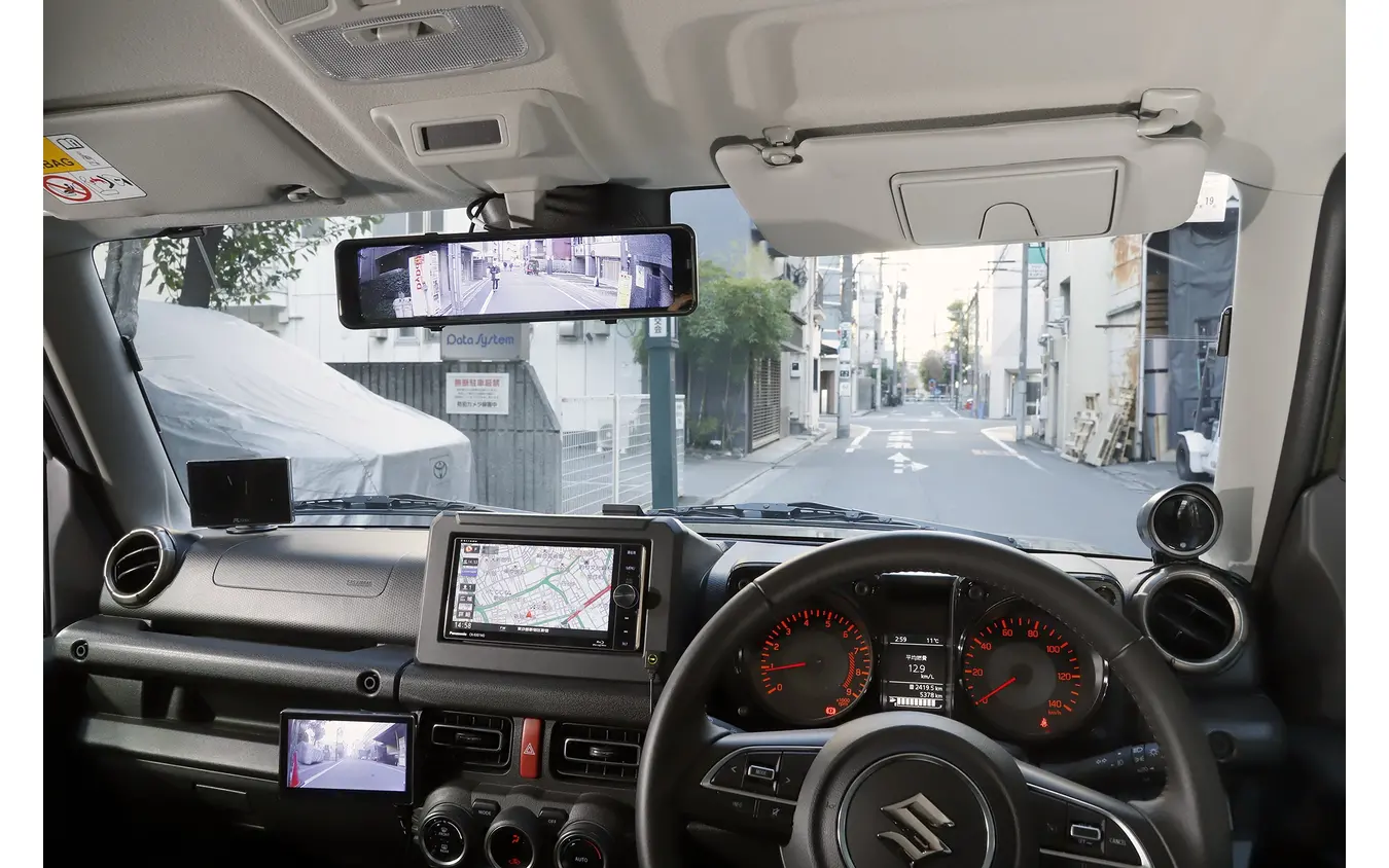 カメラは視野角180度なので特に見えづらい左前方もしっかりと見える