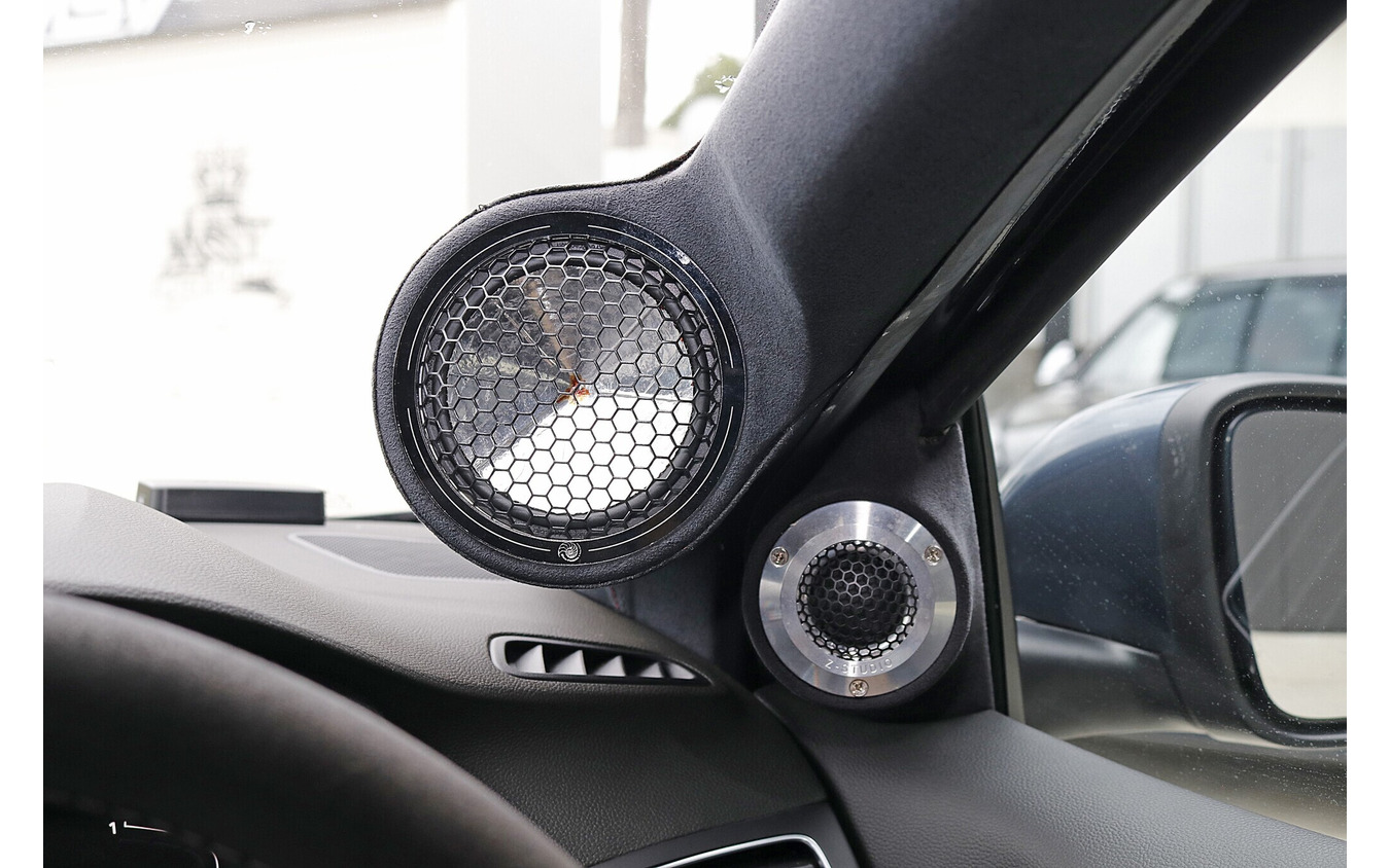 ツイーター／ミッドレンジにもマイクロプレシジョンのZスタジオをチョイス。特にミッドレンジの存在感は圧倒的。