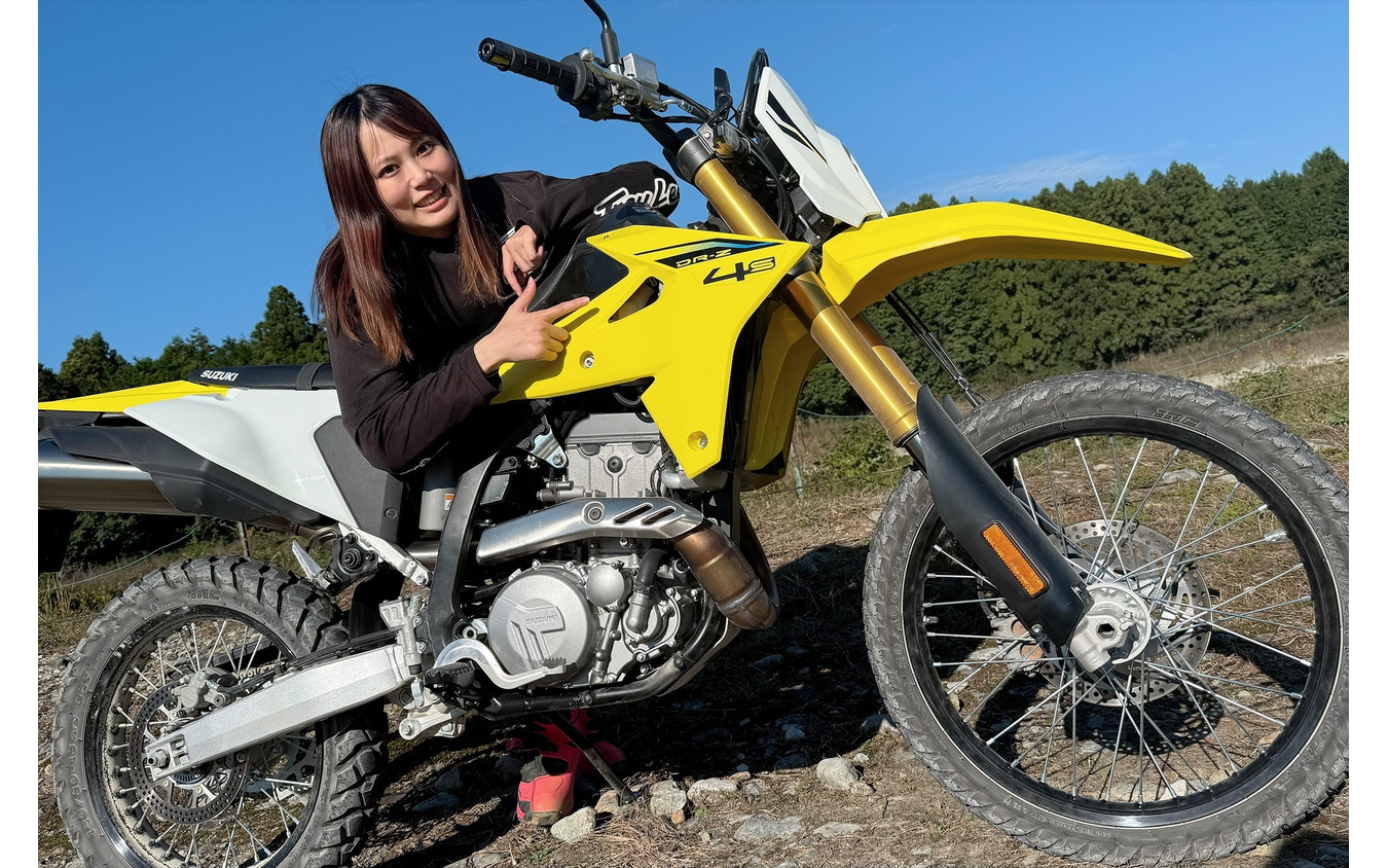 スズキ DR-Z4Sと小鳥遊レイラさん