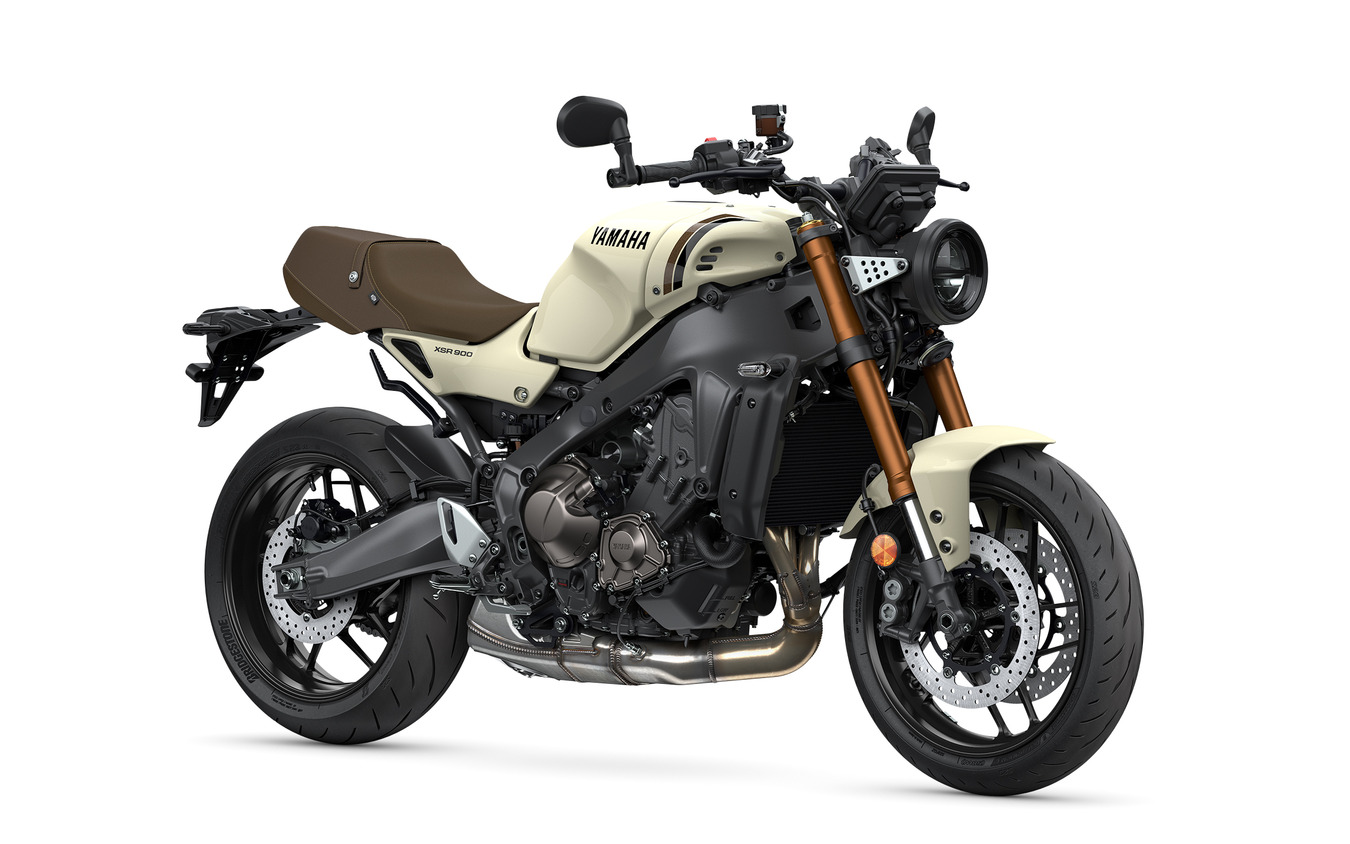 ヤマハ XSR900 2025年モデル（セラミックアイボリー）