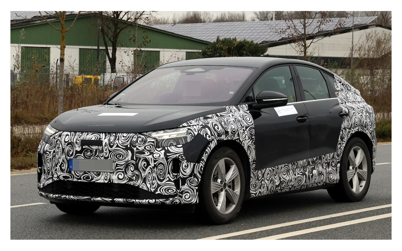 アウディ Q4 e-tron スポーツバック改良新型のプロトタイプ