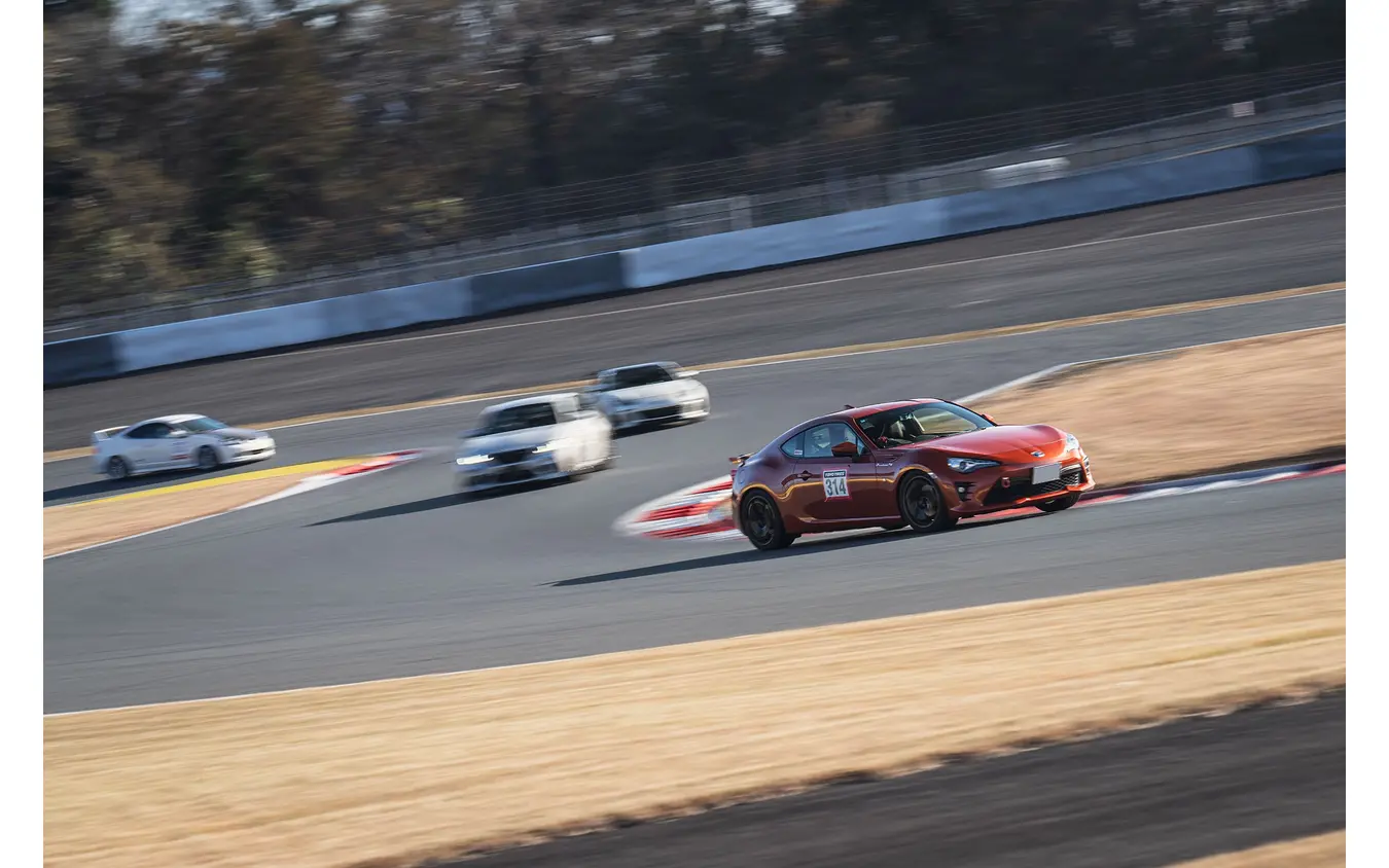 TOYO TIRES PROXES DRIVING PLEASURE