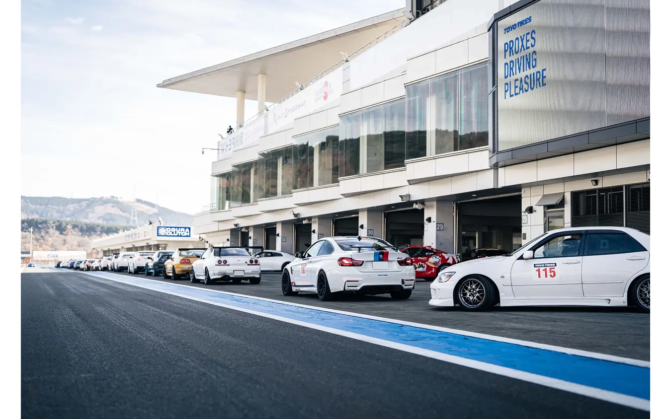 TOYO TIRES PROXES DRIVING PLEASURE