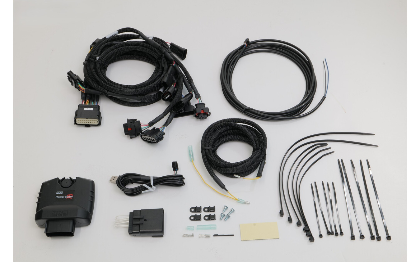HKS『スイフトスポーツ』用「パワーエディターR」車種別キットとハーネス