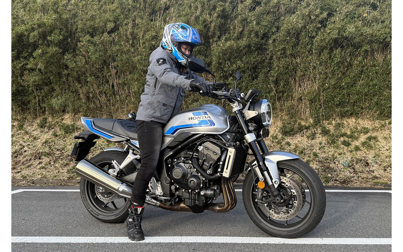 ホンダ CB1000Fと小鳥遊レイラさん