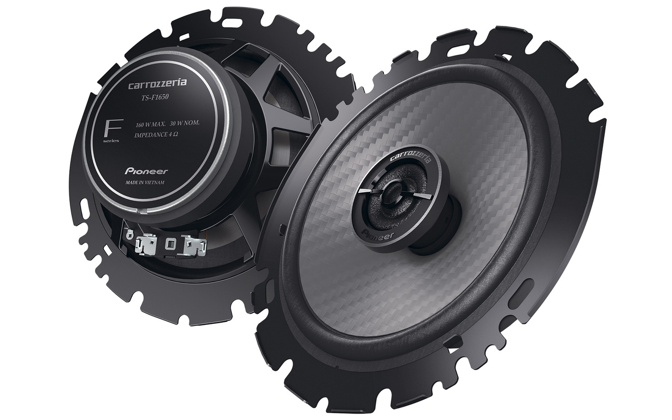 「カスタムフィット」スピーカーの一例（カロッツェリア・TS-F1650）。