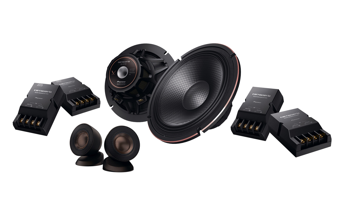 「カスタムフィット」スピーカーの一例（カロッツェリア・TS-V174S）。