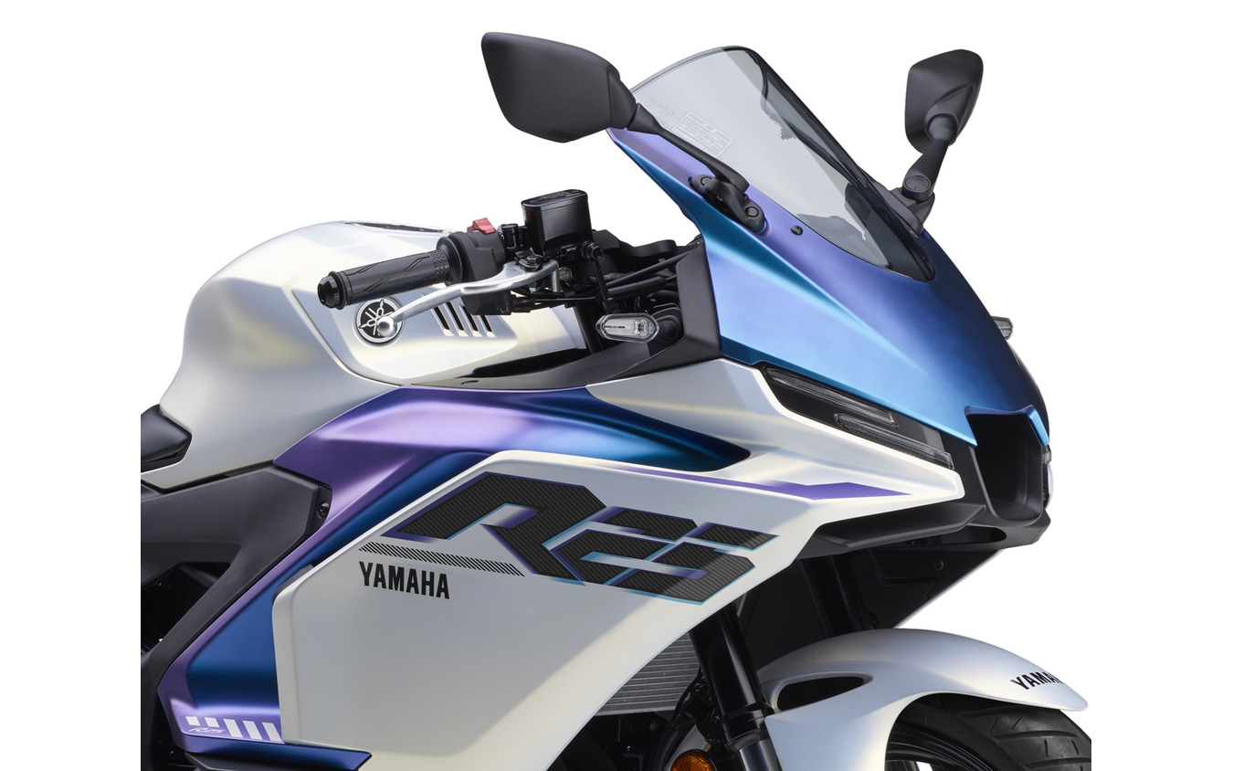 YZF-R25　マットパールホワイト