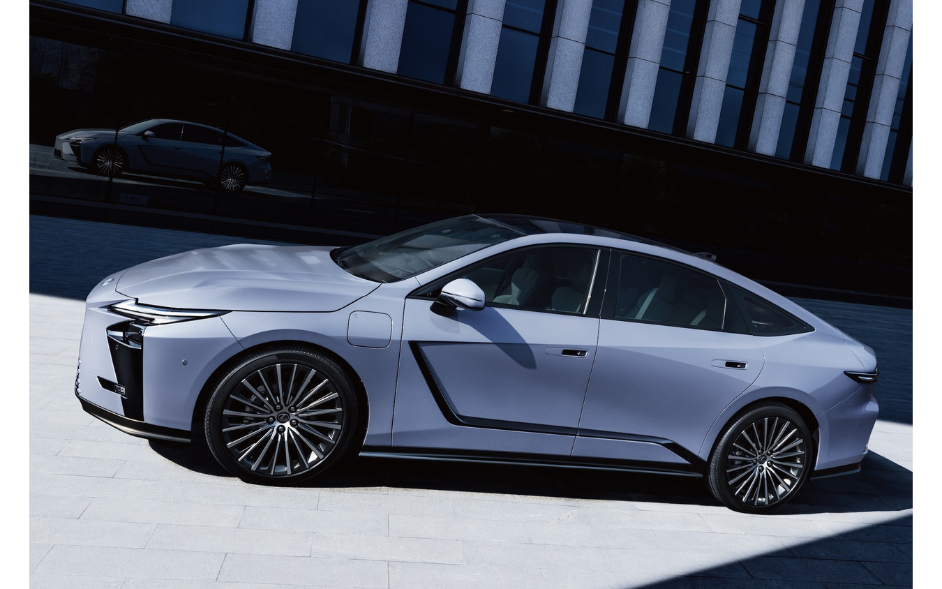 レクサスES　 SOU（蒼）